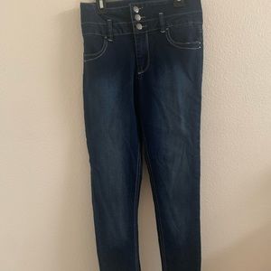 YMI SUPER SKINNG DARK WASH JEANS